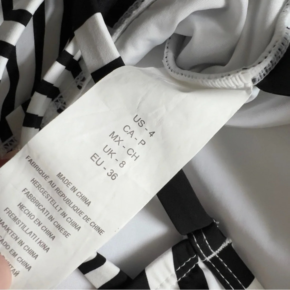 La Blanca Fine Lines Mitred Stripes One Piece Black & White size 4 - Picture 8 of 12